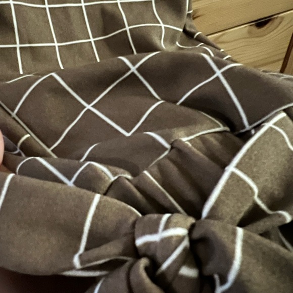 Chic Brown Grid Pattern Pants - Picture 3 of 3